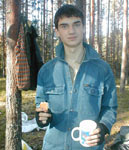 Осенний слет 2005 — Рустам (11б) проводит конкурс